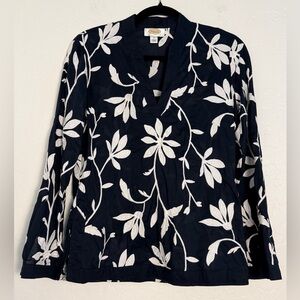 Talbots Pullover Blouse Women's Sz 6 Navy with White Floral Embroidery Dressy